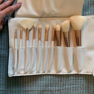 La beaute soi makeup brush set